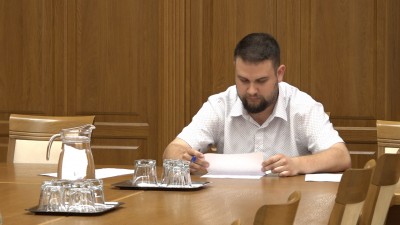 Jegyáremelés és szerződésbontás miatt aggódik