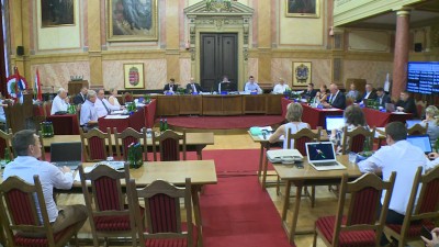 32 napirendi pontot tárgyalt a képviselő-testület