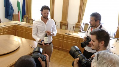 Bemutatták a Gárdonyi emléke előtt tisztelgő bort