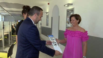 Átadták az első új formátumú hatósági jelzést